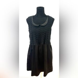 NWT * Tulle Sleeveless Lace & Satin Black Dress with Collar and Pockets - Small